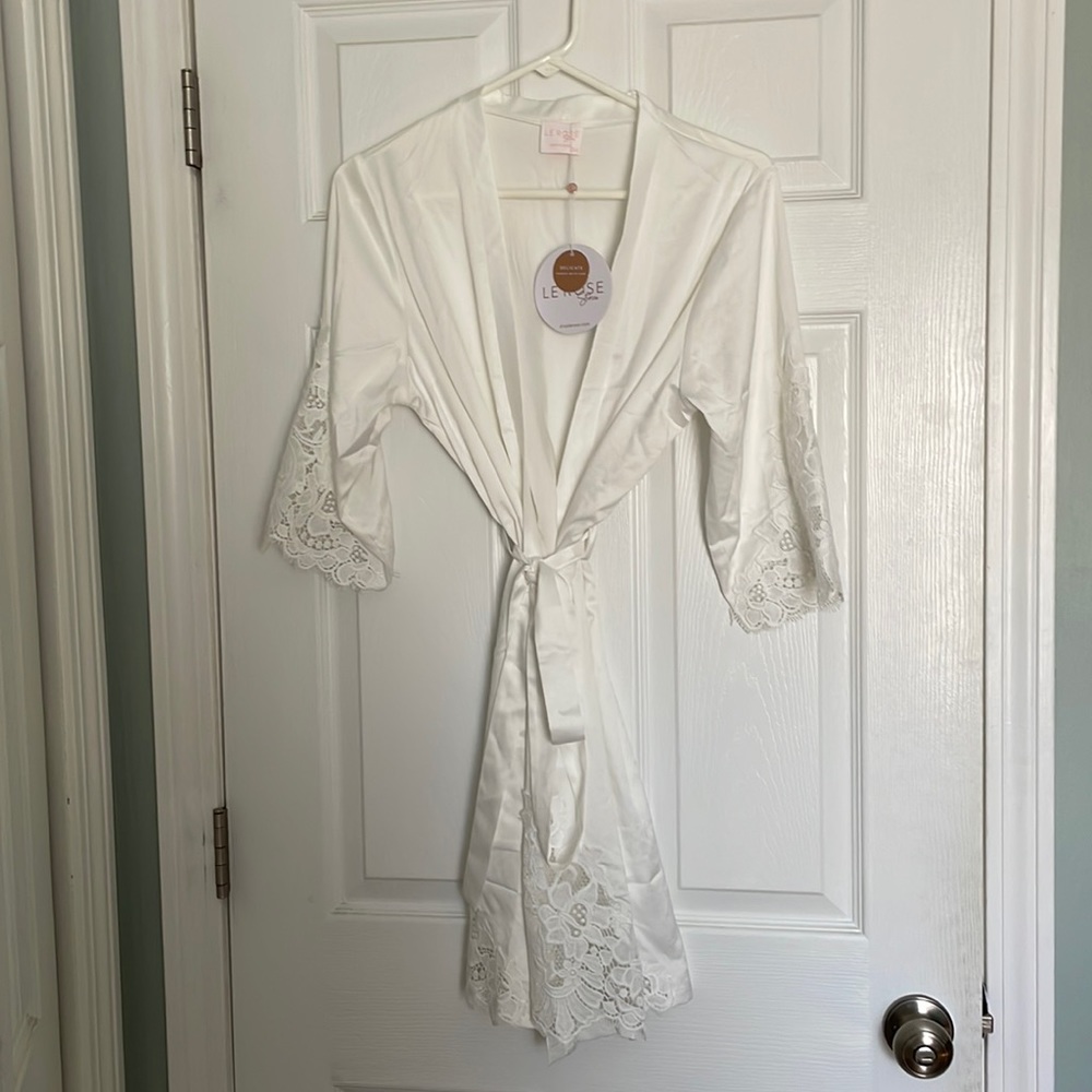 LeRose White Silk & Lace Bridal Robe
